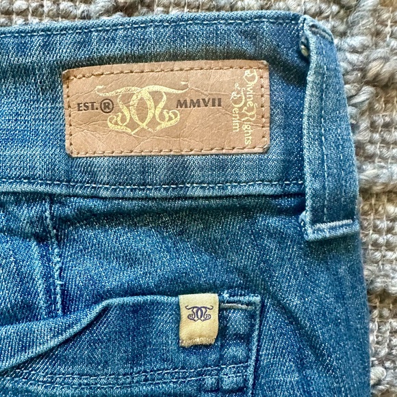 Divine Rights of Denim Low Cut Flare Jeans Size 25 - Picture 5 of 15